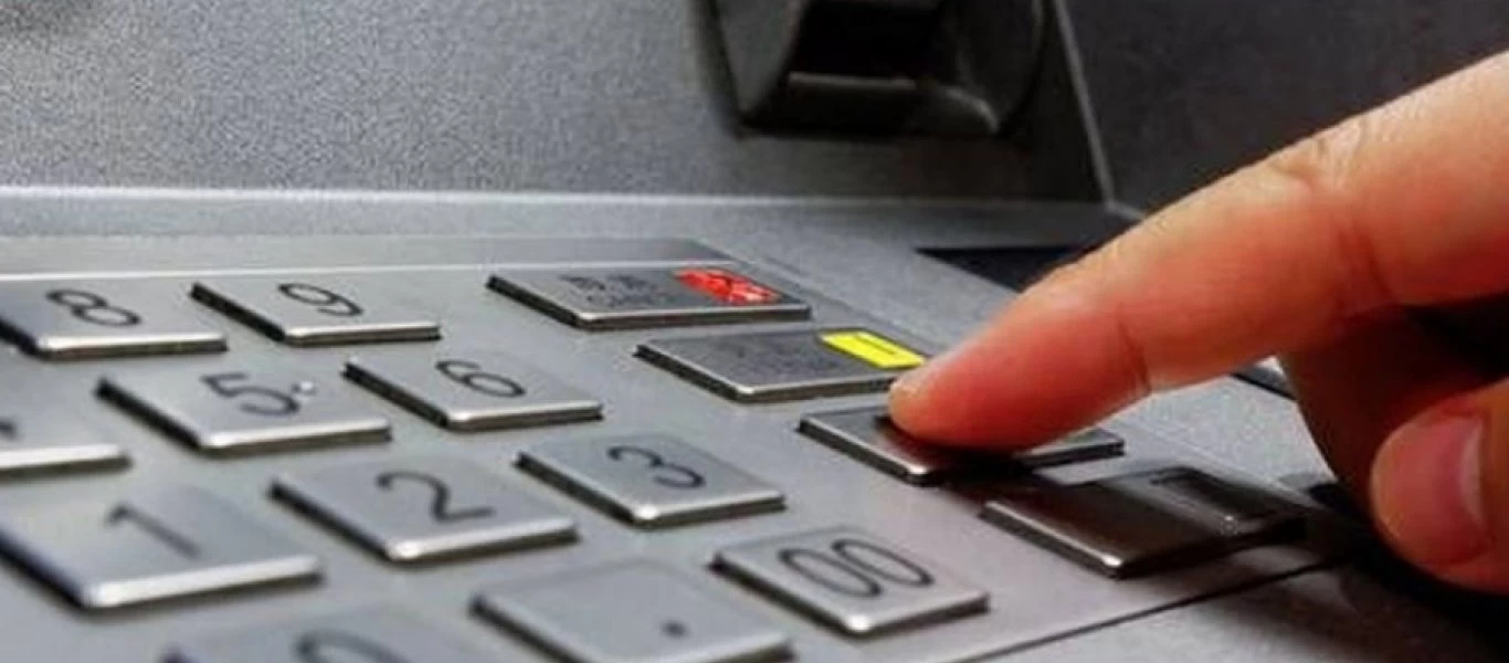 ΑΤΜ: Τι ποσά θα πληρώνουμε σε κάθε συναλλαγή - Χρεώσεις για όλες τις υπηρεσίες